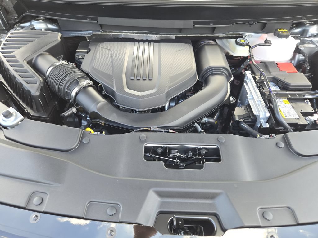New 2027 Chevrolet Traverse RS w/ LPO, Floor Liner Package FWD image 24