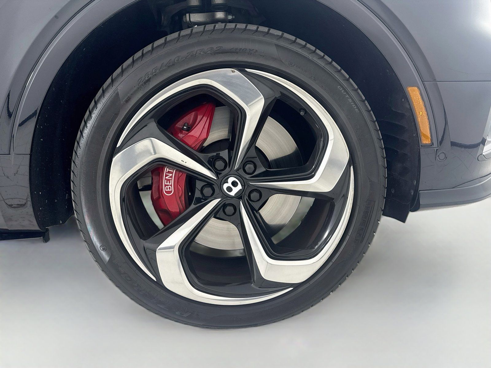 Certified 2023 Bentley Bentayga AWD/4WD image 7