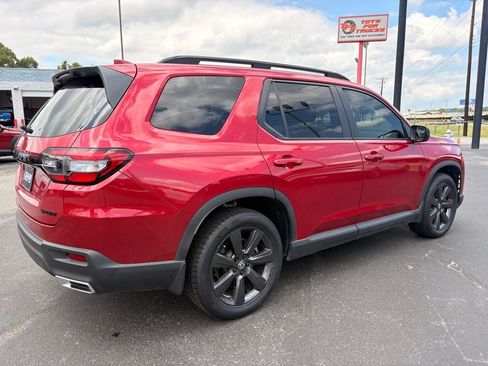 Used 2025 Honda Pilot Sport image 8