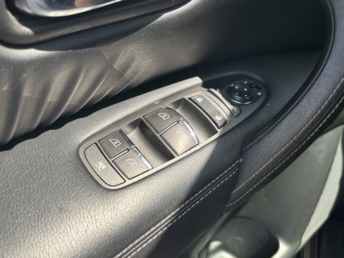 Used 2020 Nissan Armada SL image 12