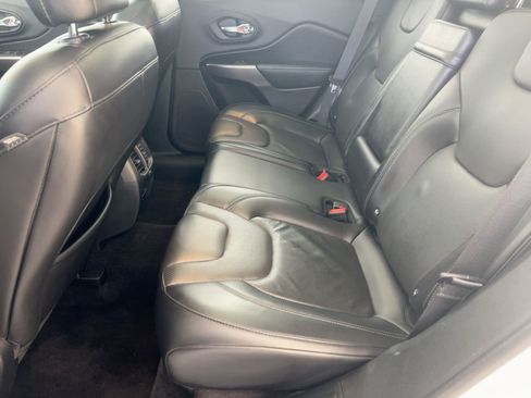 Used 2019 Jeep Cherokee Limited w/ Trailer Tow Group image 15