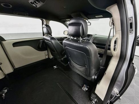 Used 2017 Dodge Grand Caravan SXT FWD image 28