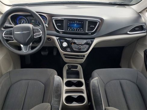 Used 2019 Chrysler Pacifica L image 11