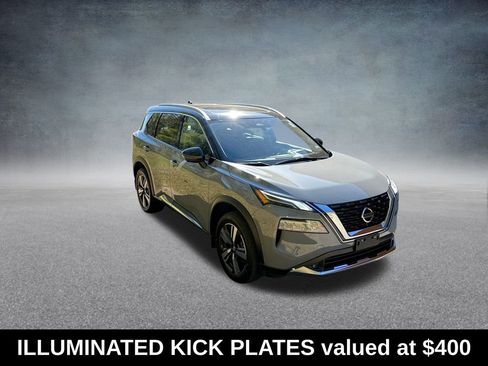 Used 2021 Nissan Rogue Platinum image 2