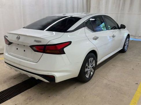 Used 2025 Nissan Altima 2.5 S FWD image 3