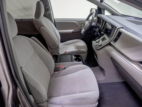 Used 2019 Toyota Sienna LE FWD image 31