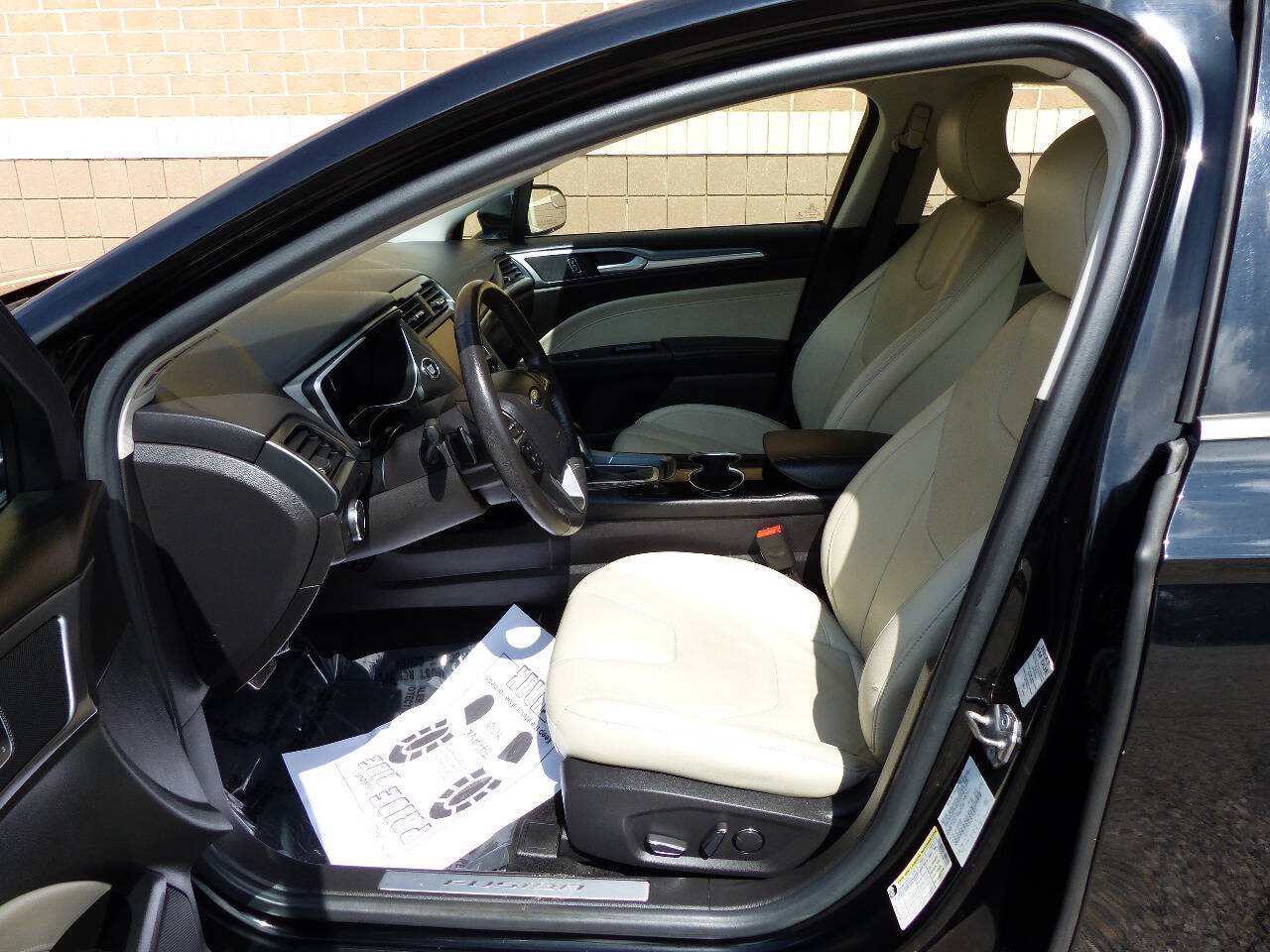 Used 2016 Ford Fusion Titanium FWD image 23