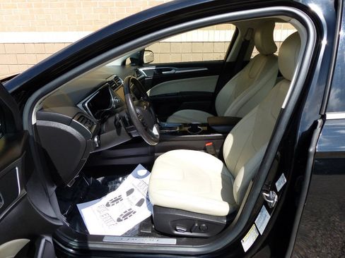 Used 2016 Ford Fusion Titanium FWD image 23