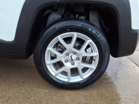 Used 2022 Jeep Renegade Latitude w/ Convenience Group image 8