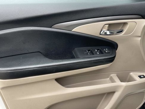 Used 2017 Honda Pilot LX image 13