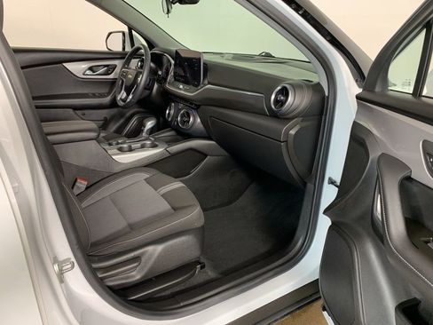 Used 2025 Chevrolet Blazer LT image 37