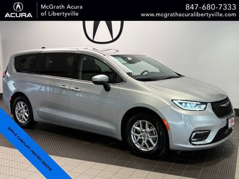 Used 2023 Chrysler Pacifica Touring-L FWD image 1
