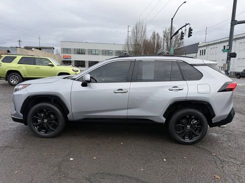 Used 2023 Toyota RAV4 SE image 5