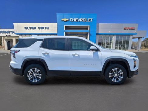 New 2026 Chevrolet Equinox LT w/ Convenience Package II FWD image 7