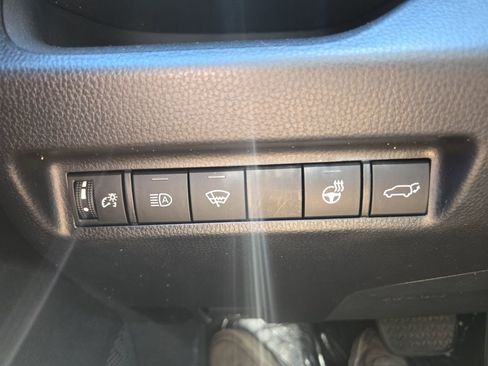 Used 2020 Toyota RAV4 XLE Premium AWD/4WD image 21