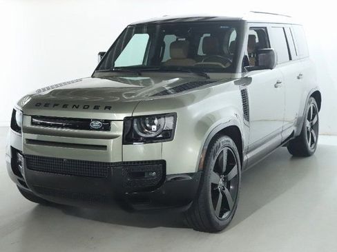 Used 2025 Land Rover Defender 110 X-Dynamic SE AWD/4WD image 1