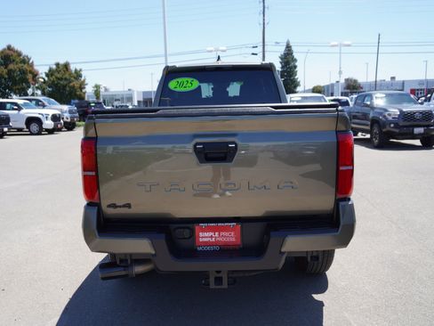 Used 2025 Toyota Tacoma TRD Sport AWD/4WD image 12