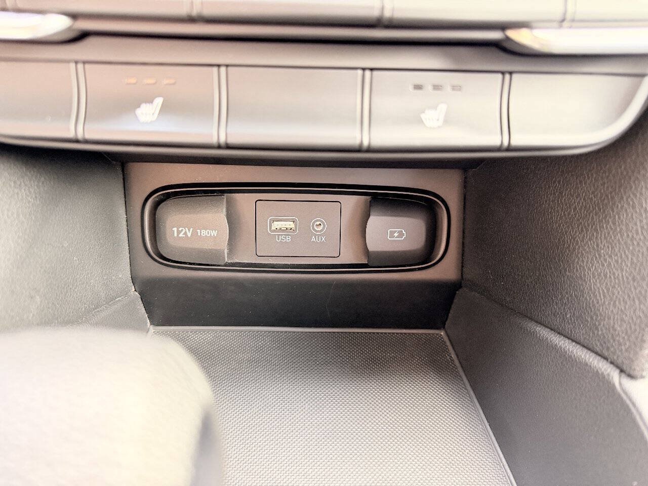 Used 2019 Hyundai Santa Fe SEL FWD image 28