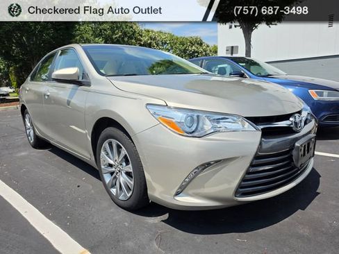 Used 2015 Toyota Camry XLE w/ Moonroof Package FWD image 3