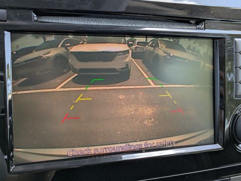 Used 2019 Nissan Rogue SV FWD image 24
