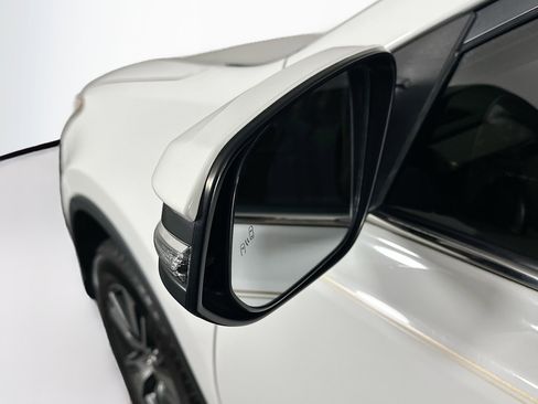 Used 2018 Toyota RAV4 XLE FWD image 16