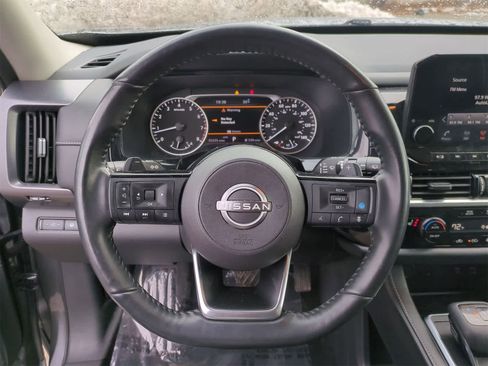Used 2023 Nissan Pathfinder SL image 21