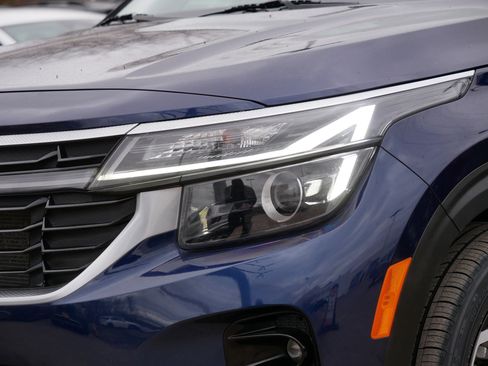 Certified 2024 Kia Seltos EX AWD/4WD image 16