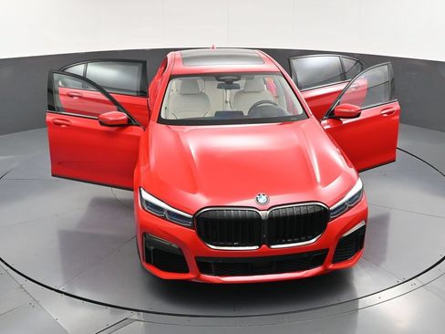 Used 2022 BMW M760i xDrive w/ Luxury Rear Seating Package AWD/4WD image 39
