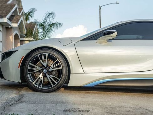 Used 2016 BMW i8 image 4