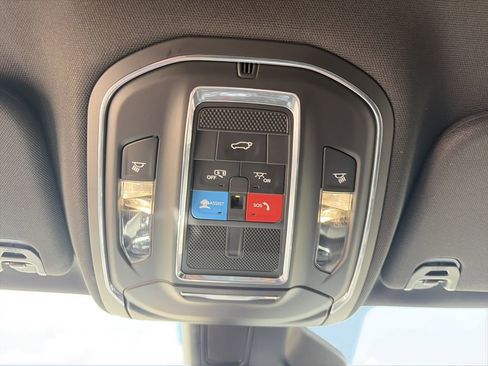 Used 2023 Jeep Wagoneer 4WD image 29