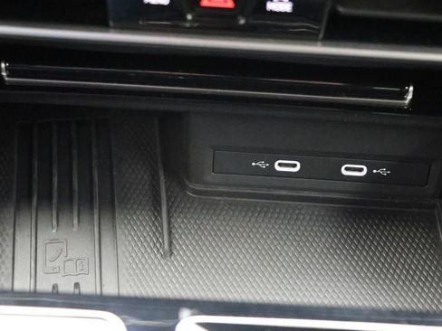 Used 2025 Volkswagen Atlas Cross Sport SE image 25