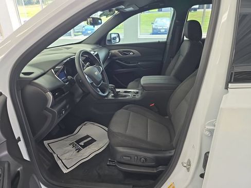 Certified 2023 Chevrolet Traverse LT FWD image 14