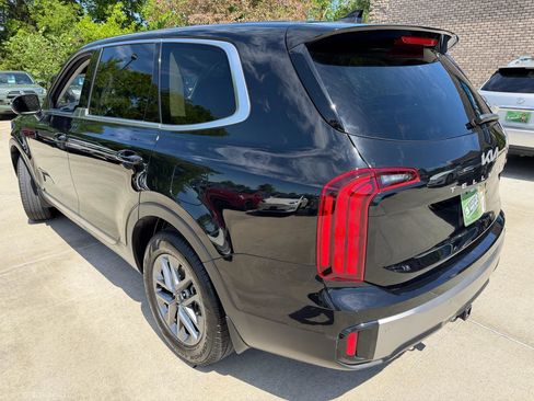 Used 2025 Kia Telluride LX FWD image 7