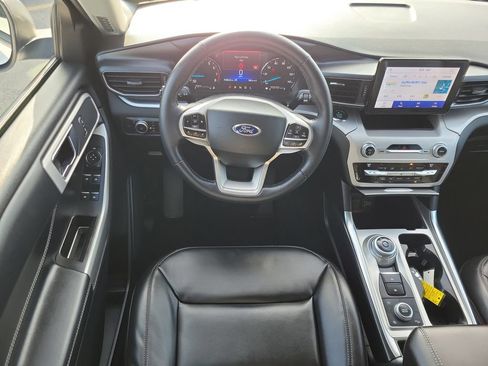 Used 2021 Ford Explorer XLT w/ Equipment Group 202A AWD/4WD image 15