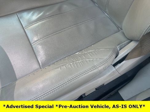 Used 2015 Chrysler Town & Country Touring image 45
