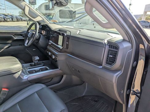 Used 2023 GMC Sierra 1500 SLT image 29