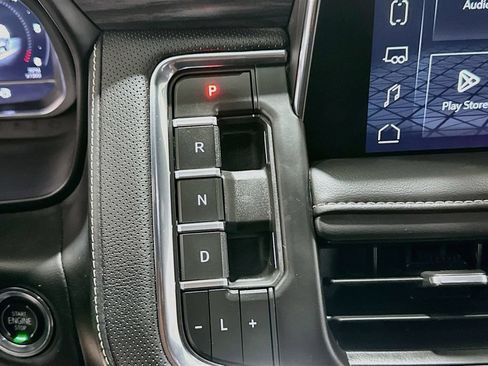 Certified 2023 GMC Yukon XL SLT w/ SLT Luxury Package RWD image 17