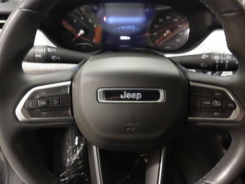 Used 2022 Jeep Compass Latitude w/ Sun and Sound Group AWD/4WD image 35