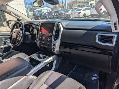 Used 2020 Nissan Titan SV w/ SV Convenience Package image 13