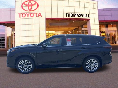 New 2026 Toyota Highlander Platinum AWD/4WD image 8