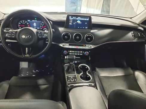 Used 2018 Kia Stinger Premium image 11