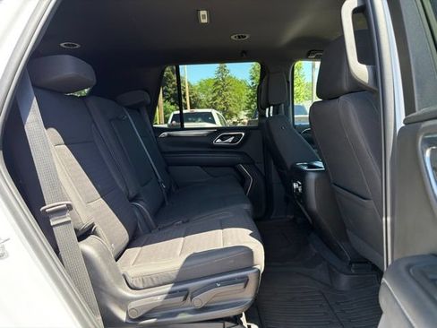 Used 2022 GMC Yukon SLE w/ Gmc Pro Safety Plus Package AWD/4WD image 12