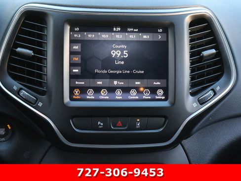 Used 2021 Jeep Cherokee Latitude Lux w/ Comfort/Convenience Group FWD image 3