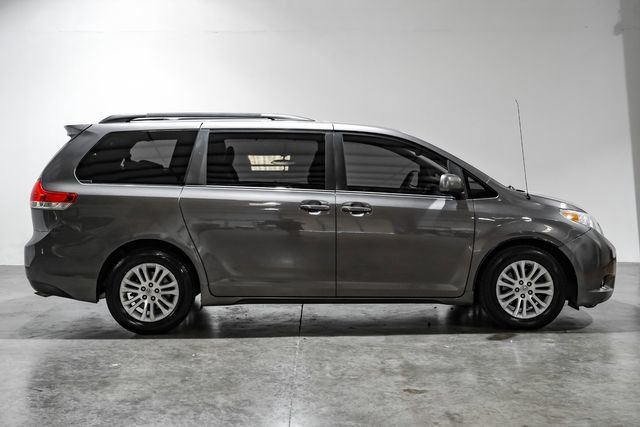Used 2012 Toyota Sienna XLE FWD image 9