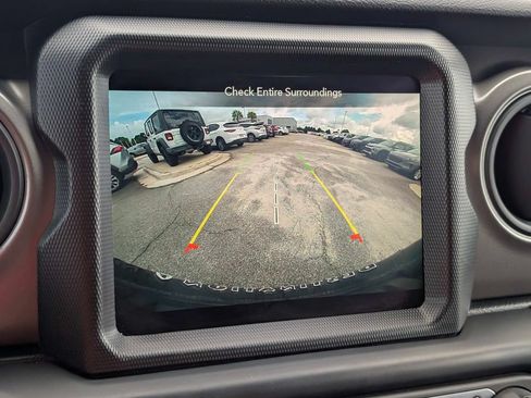 Used 2023 Jeep Wrangler Unlimited w/ Cold Weather Group AWD/4WD image 31