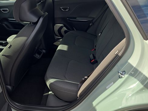 New 2025 Kia K4 LXS image 18