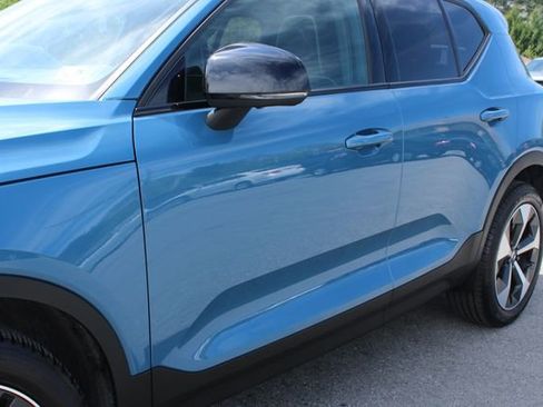 Used 2025 Volvo XC40 B5 Plus image 45