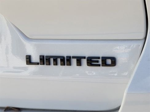 New 2025 Jeep Grand Cherokee Limited w/ Black Appearance Package image 9