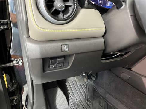 Used 2026 Chevrolet Colorado ZR2 w/ Technology Package AWD/4WD image 24