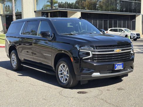 Used 2023 Chevrolet Suburban LT image 8